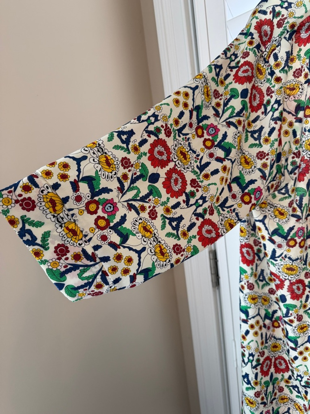 Floral Open-Front Duster Kimono in White with Multicolor Print - Picture 3 of 5